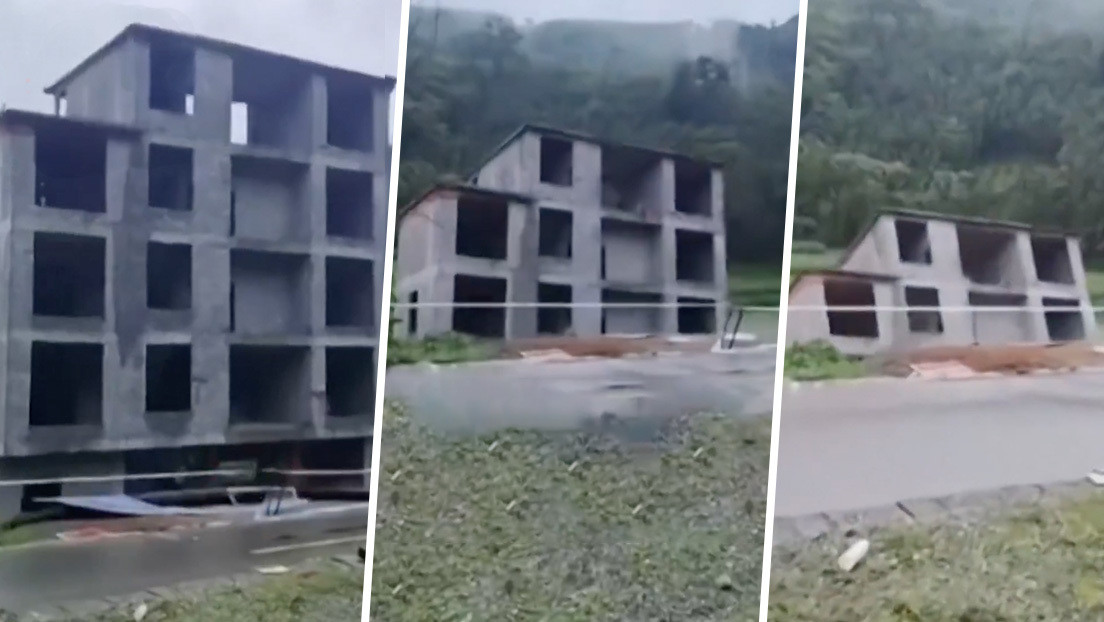 VIDEO: Edificio se desploma y cae a un río crecido en China