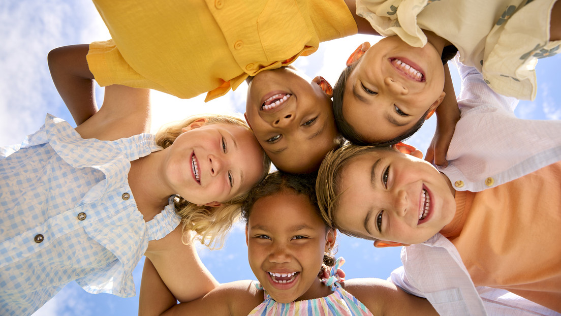 ¿En que país viven los niños más felices del mundo?