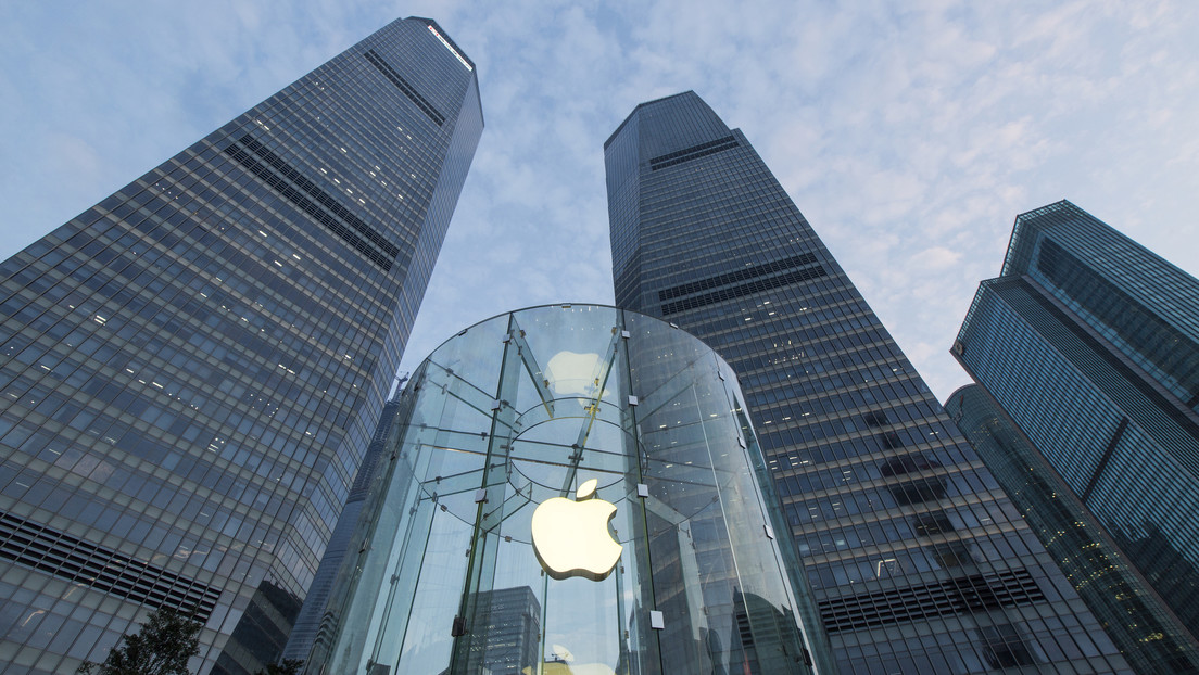 Apple convierte su salida de China en "el culebrón más largo de Silicon Valley", se queja asesor de Trump