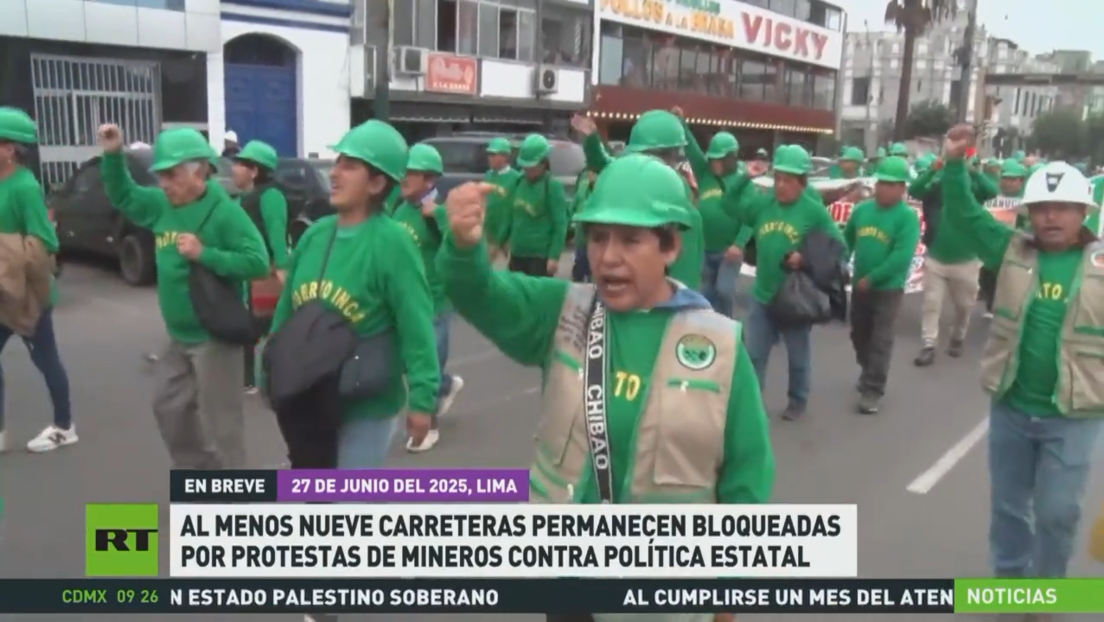 Al menos nueve carreteras permanecen bloqueadas en Perú por protestas de mineros contra política estatal