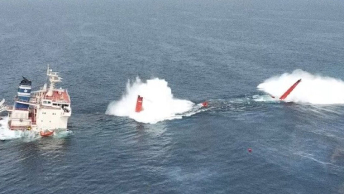 VIDEO: Hutíes muestran cómo hundieron un barco en el mar Rojo