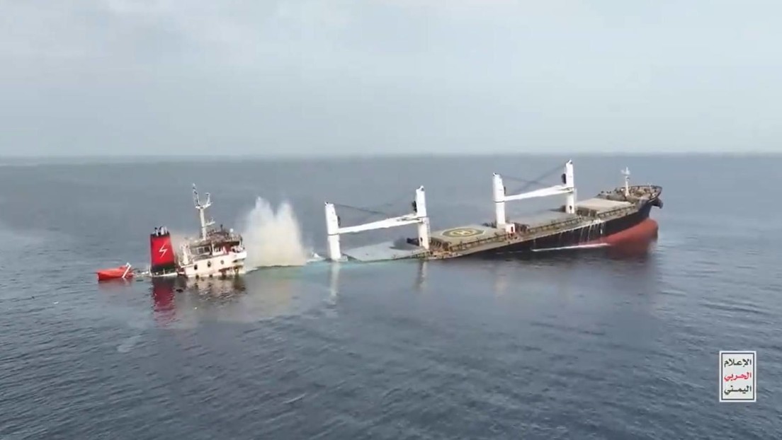 VIDEO: Hutíes atacan con misiles y hunden otro buque en el mar Rojo