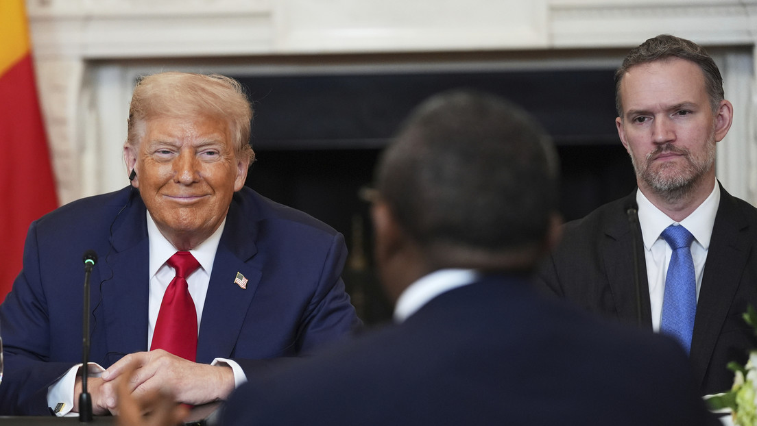 Trump anima a África a comprar armas de EE.UU. alegando que "son las mejores"