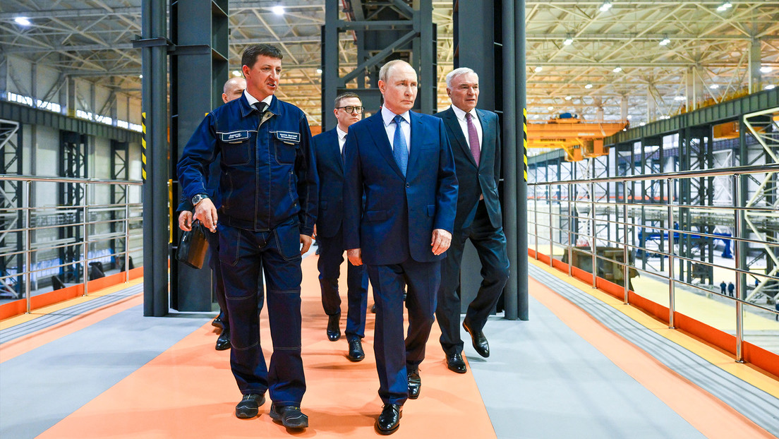 VIDEO: Putin inspecciona el complejo de la batería de coque más potente de Rusia