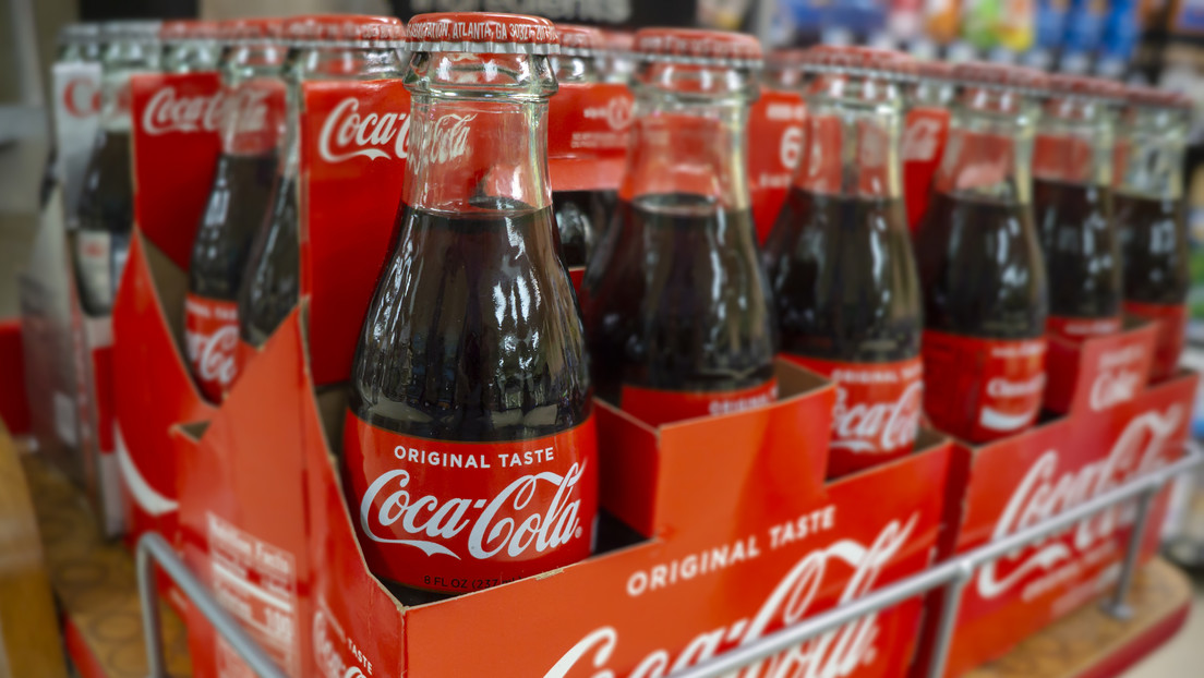 Trump anuncia acuerdo con Coca-Cola que cambiaría la fórmula de la emblemática bebida en EE.UU.
