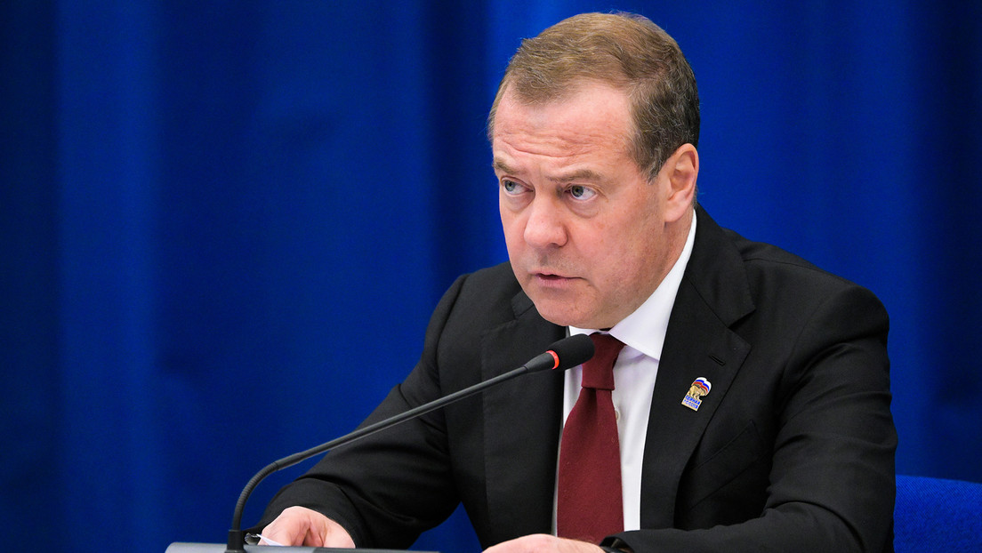 "Mentecatos europeos": Medvédev reacciona a las nuevas sanciones antirrusas de Bruselas