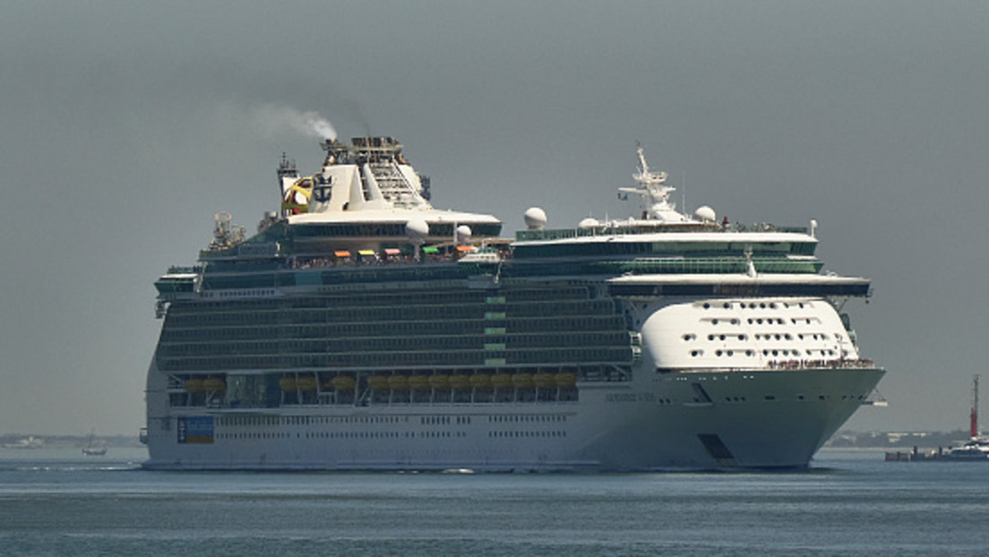 Más de 130 pasajeros enferman por un brote "desconocido" en crucero de lujo