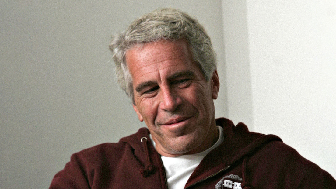"Hay serias dudas": Senador demócrata presiona al FBI sobre los archivos de Epstein en relación con Trump