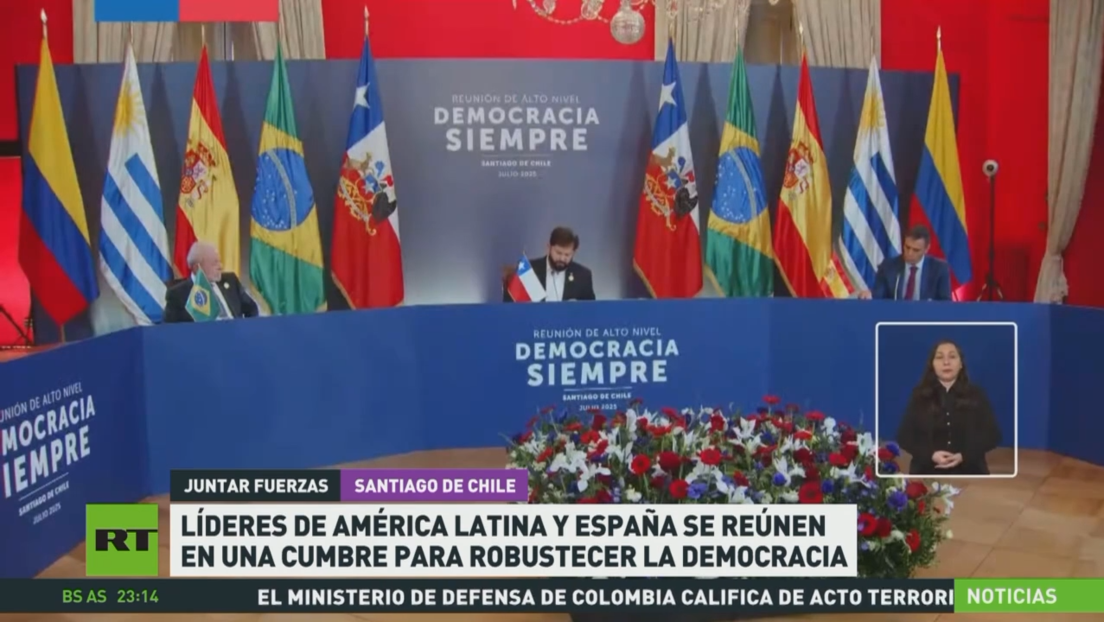 Líderes de América Latina y España se reúnen en una cumbre para robustecer la democracia
