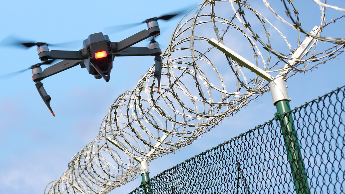 "Sistema de entrega de terror": Los cárteles superan en drones a EE.UU. en la frontera, advierte senador