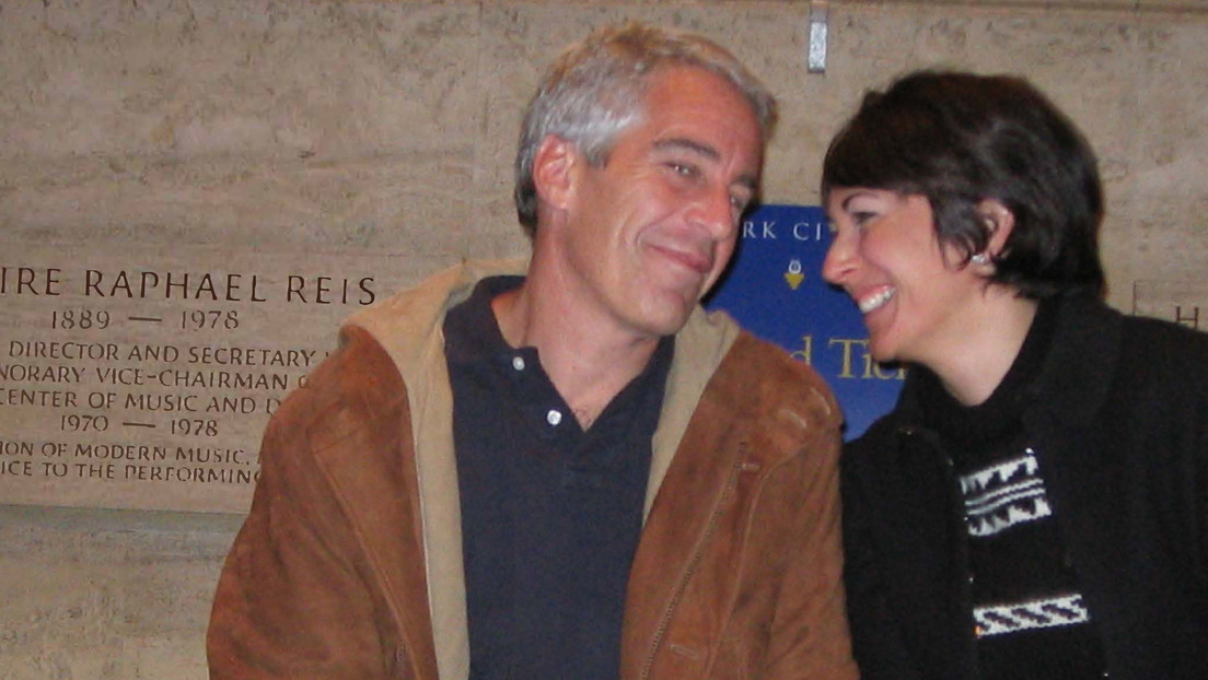 ¿Quiénes están entre las 100 personas de las que la cómplice de Epstein dio información?