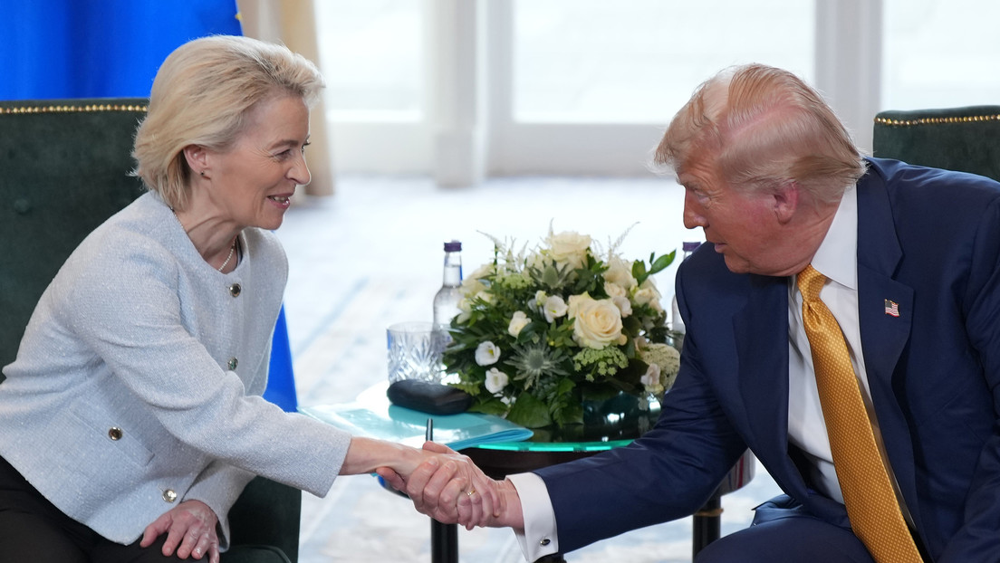 Desastre total: La UE cede ante Trump y firma su propia 'trampa' comercial