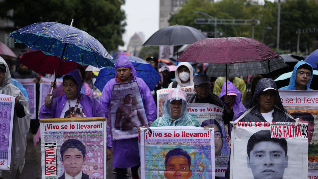¿Retorno a la 'verdad oficial'?: Padres de los 43 de Ayotzinapa sostienen quinta reunión con Sheinbaum