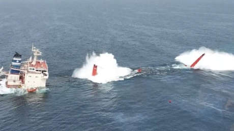 VIDEO: Hutíes muestran cómo hundieron un barco en el mar Rojo
