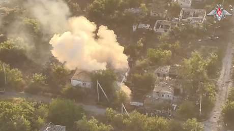 Drones rusos explosionan equipo y fortificaciones ucranianos (VIDEO)