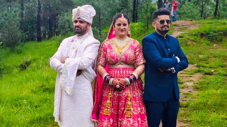Dos hermanos se casan con la misma mujer para mantener viva una antigua tradición
