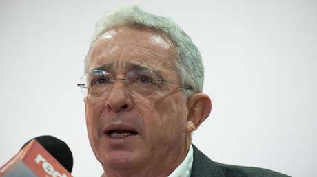 Imponen prisión domiciliaria a Álvaro Uribe