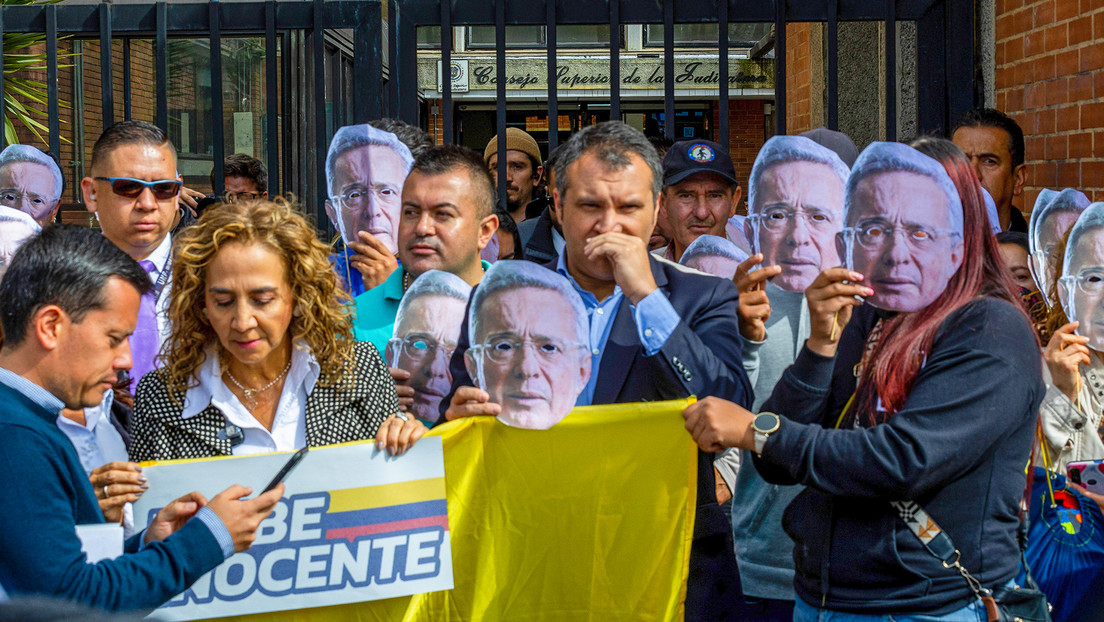 Medios: Condenan a Álvaro Uribe a 12 años de prisión domiciliaria
