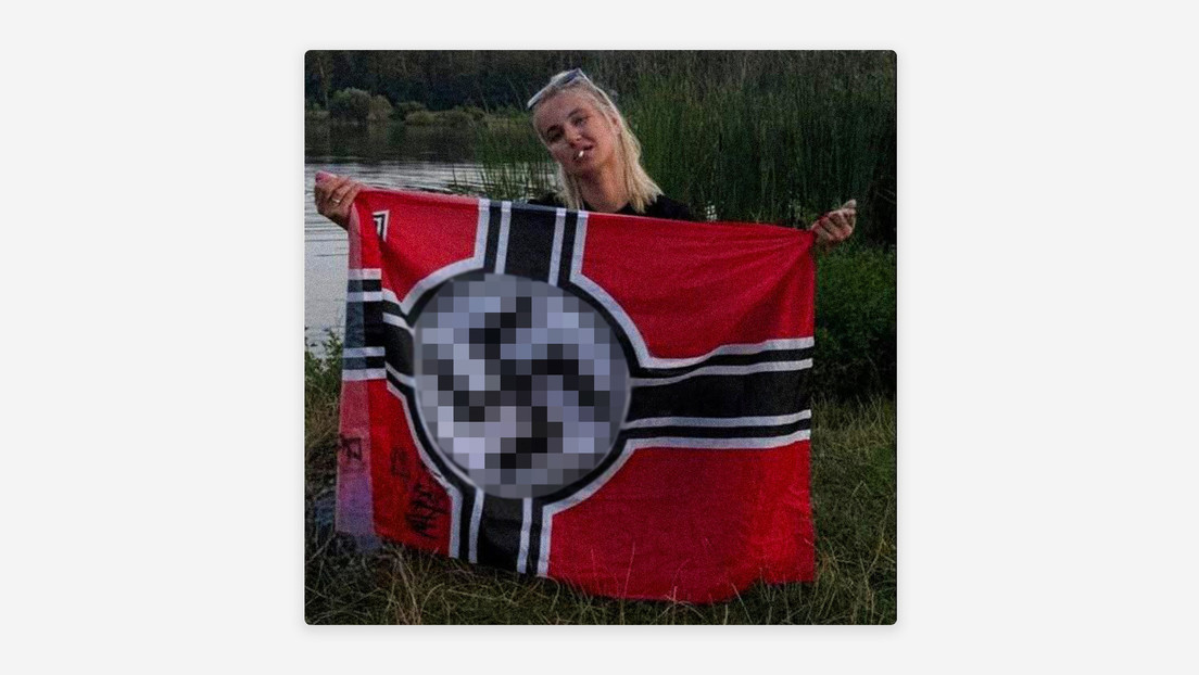 Empleada de un tribunal ucraniano publica una foto con la bandera nazi