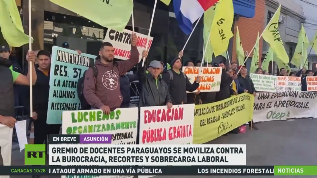 Docentes paraguayos se movilizan contra la burocracia, los recortes y la sobrecarga laboral