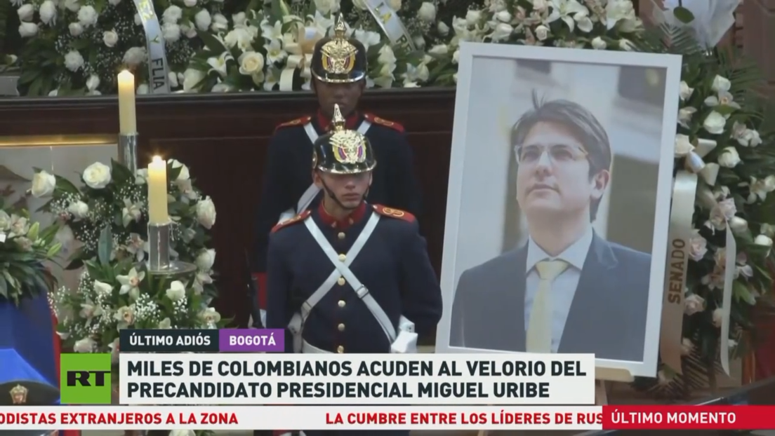 Miles de colombianos acuden al velorio del precandidato presidencial Miguel Uribe