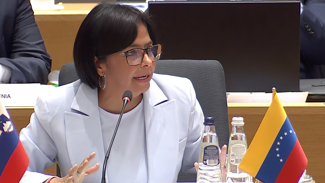 "Epstein y sus fantasmas no la dejan dormir": Delcy Rodríguez arremete contra fiscal de EE.UU.