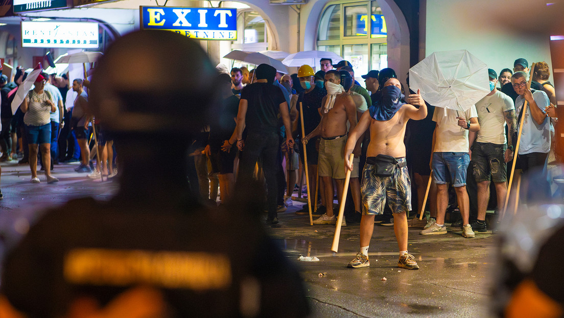 "Traspasan los límites del comportamiento civilizado": Rusia condena violentas protestas en Serbia