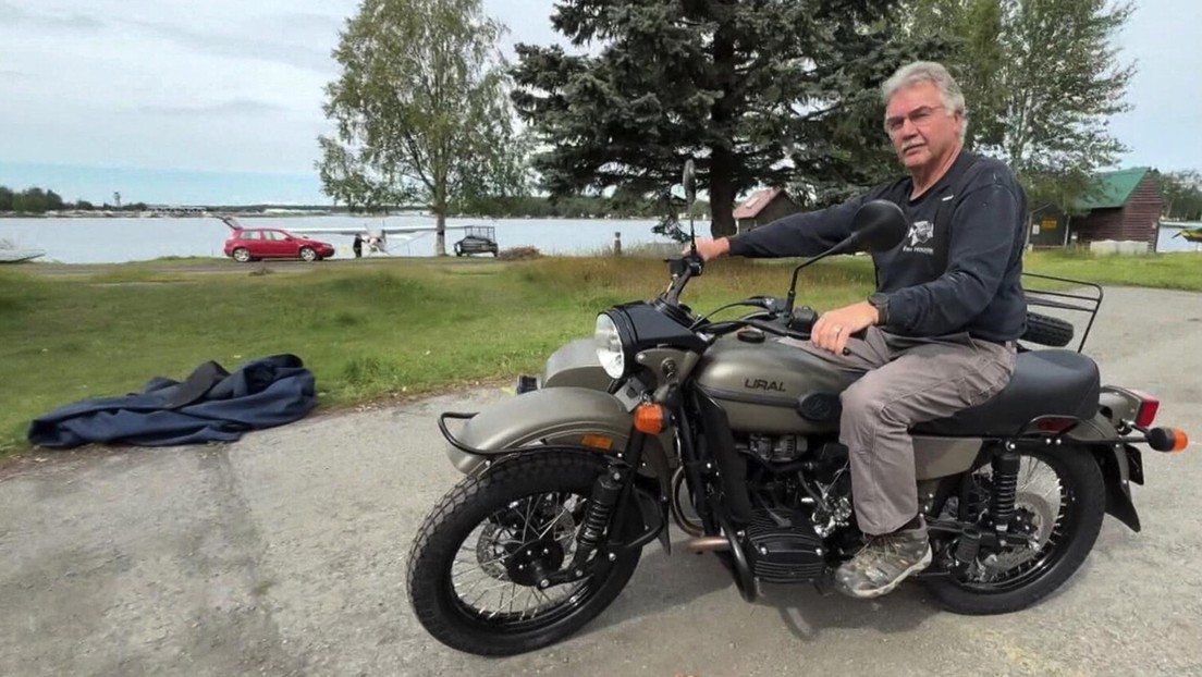 Putin regala a un residente de Alaska una nueva motocicleta Ural de fabricación rusa