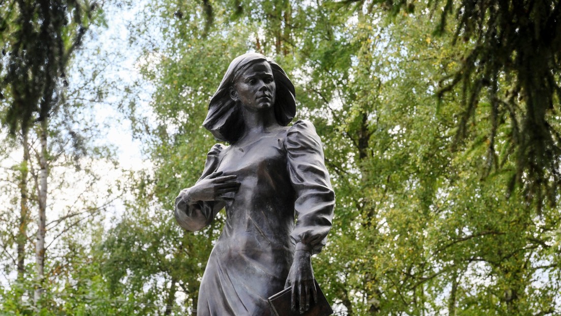 Inauguran un monumento a Daria Dúguina, periodista rusa asesinada por el régimen de Kiev (VIDEO)