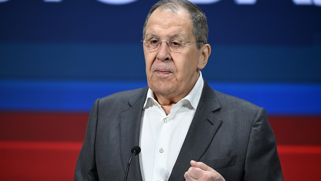 Lavrov responde a Macron, que tachó a Rusia de "depredador" y "ogro"