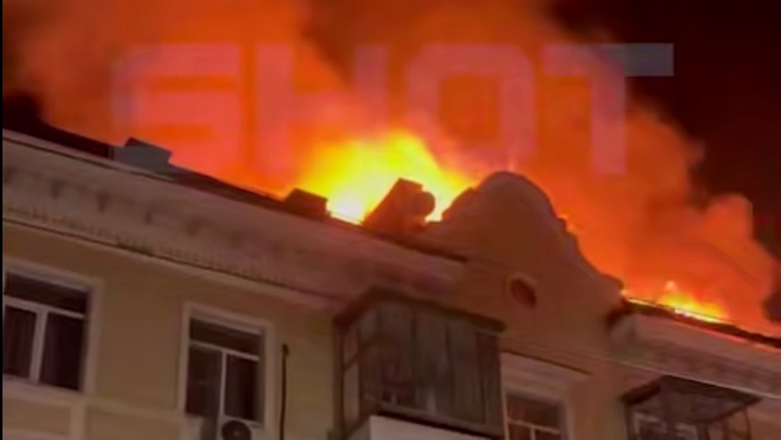 Fuerte incendio en un edificio residencial ruso tras el impacto de un dron ucraniano