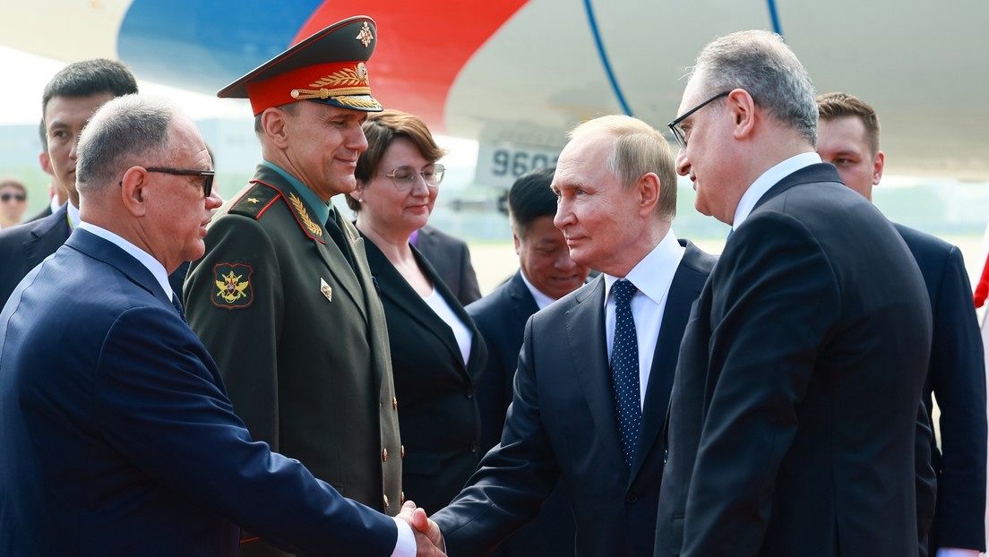 Alfombra roja y guardias de honor: Putin llega a China en su visita 