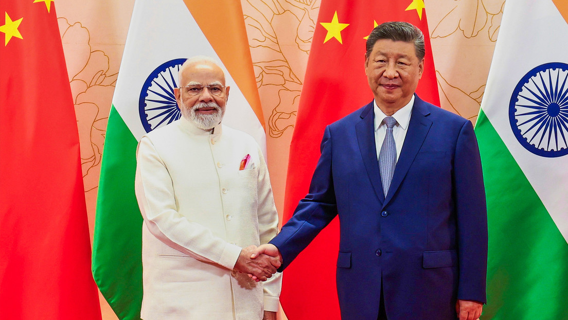 "Dirección positiva" y vuelos directos: Modi y Xi mantienen una reunión histórica