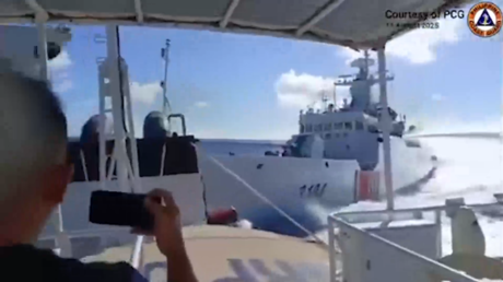 Kitajski plovili trčili med zasledovanjem filipinske ladje v spornem območju