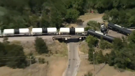 VIDEO: Descarrila un tren de carga en una ciudad de Texas