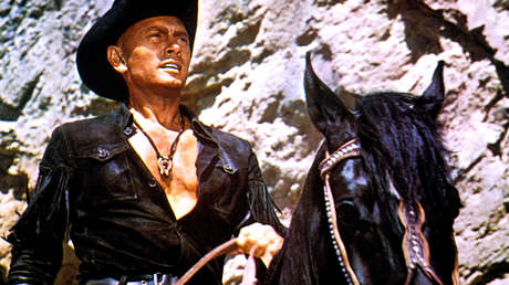 Una vida increíble: nació en Rusia, conquistó Hollywood y aprovechó su muerte para salvar vidas