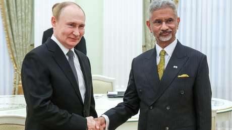 Putin se reúne con el canciller indio en medio de informes de que la India sigue comprando petróleo ruso