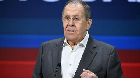 Lavrov responde a Macron, que tachó a Rusia de "depredador" y "ogro"