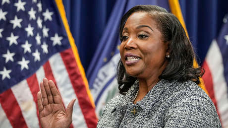 Trump je odpustil guvernerko FED, Lisa Cook pa se upira.