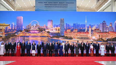 "Rusia 'aislada'": Enviado del Kremlin no puede contener el sarcasmo con un video de la cumbre de la OCS