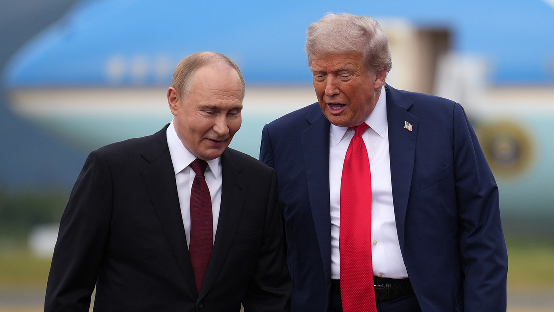 "Trump no carece de humor": Putin comenta la publicación sobre una "conspiración" сontra EE.UU.