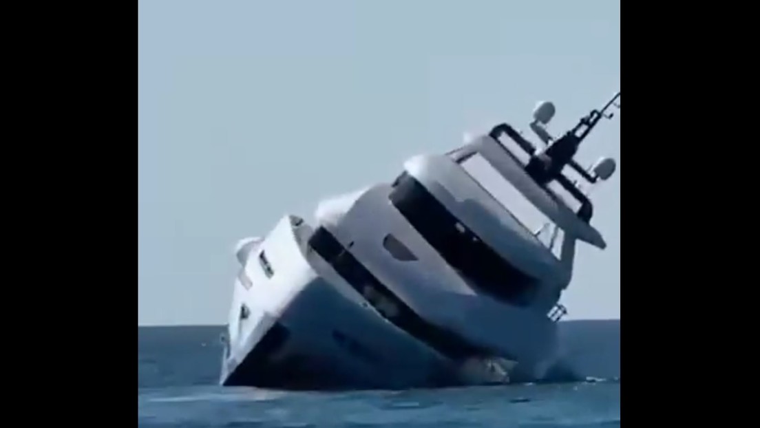 VIDEO: Un yate de lujo de casi un millón de dólares se hunde tras iniciar su viaje inaugural