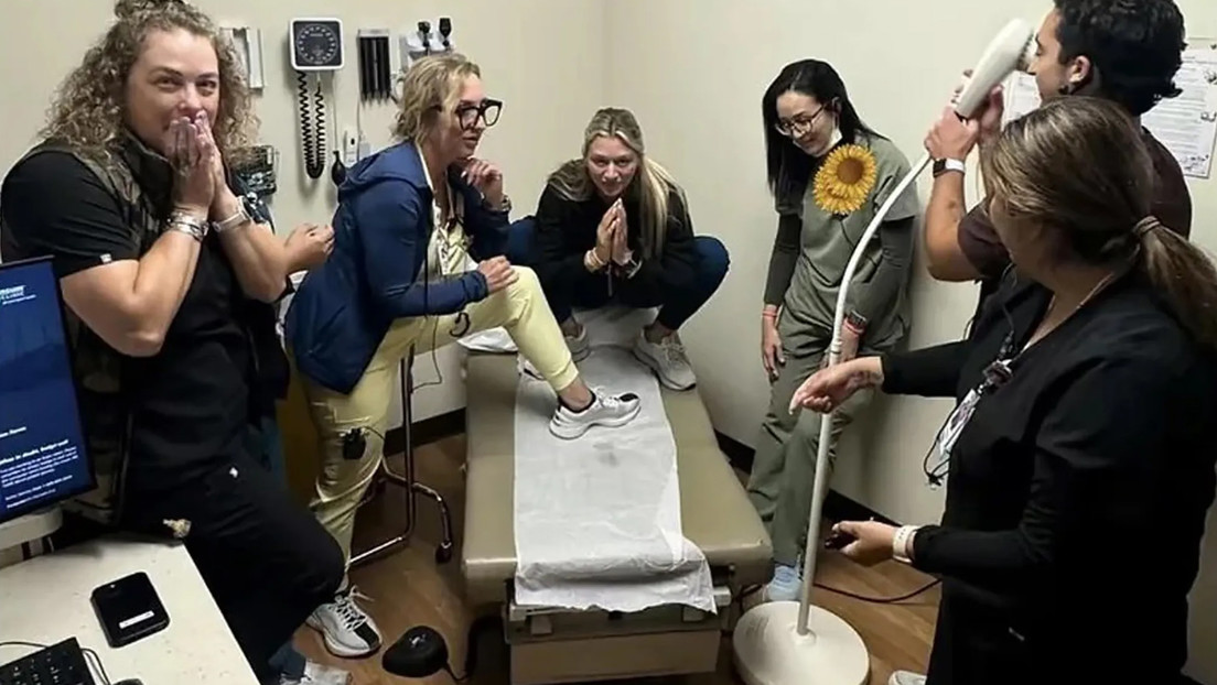 Médicos se burlan de pacientes subiendo fotos de sus fluidos a TikTok y así terminan