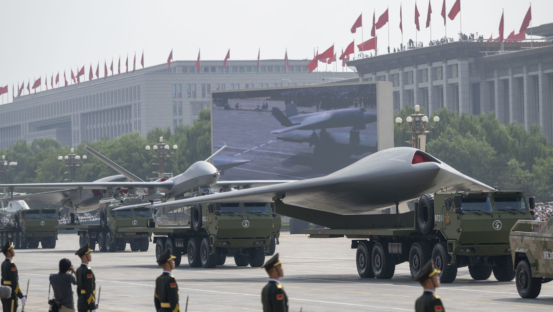 El arma secreta de Pekín: el megadesfile militar desvela drones furtivos de última generación
