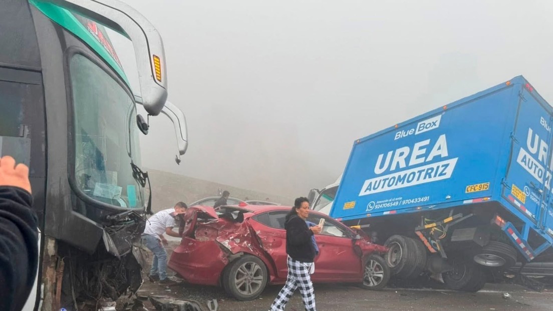 Choque en cadena por neblina en Perú: varios heridos tras siniestro con 14 vehículos (VIDEO)