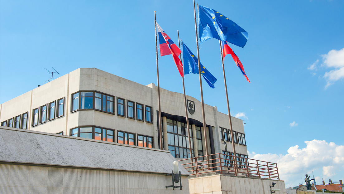 Un país de la UE introduce cambios sobre colectivo LGBT en su Constitución