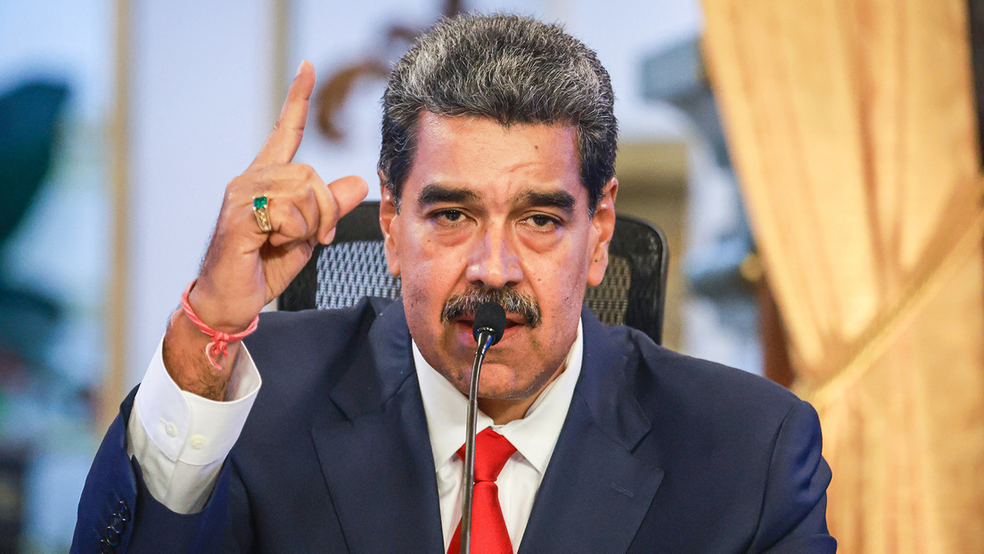 Maduro firma el decreto de conmoción exterior frente a agresiones de EE.UU.