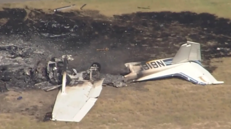 Dos aviones colisionan en el aire al intentar aterrizar (VIDEOS)