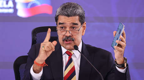 VIDEO: Maduro presume el teléfono que le regaló Xi Jinping: "No lo pueden intervenir los gringos"