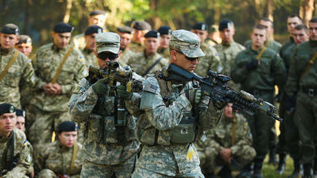 Zelenski afirma que los militares que regresan del extranjero requieren reentrenamiento